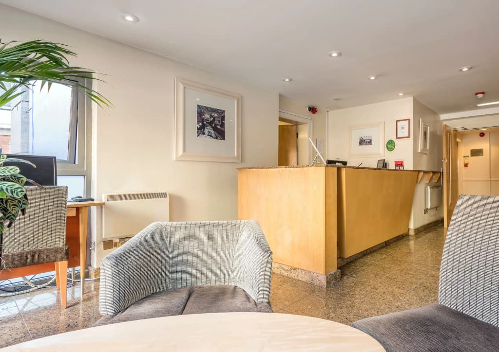 Holyrood Aparthotel - photo 2