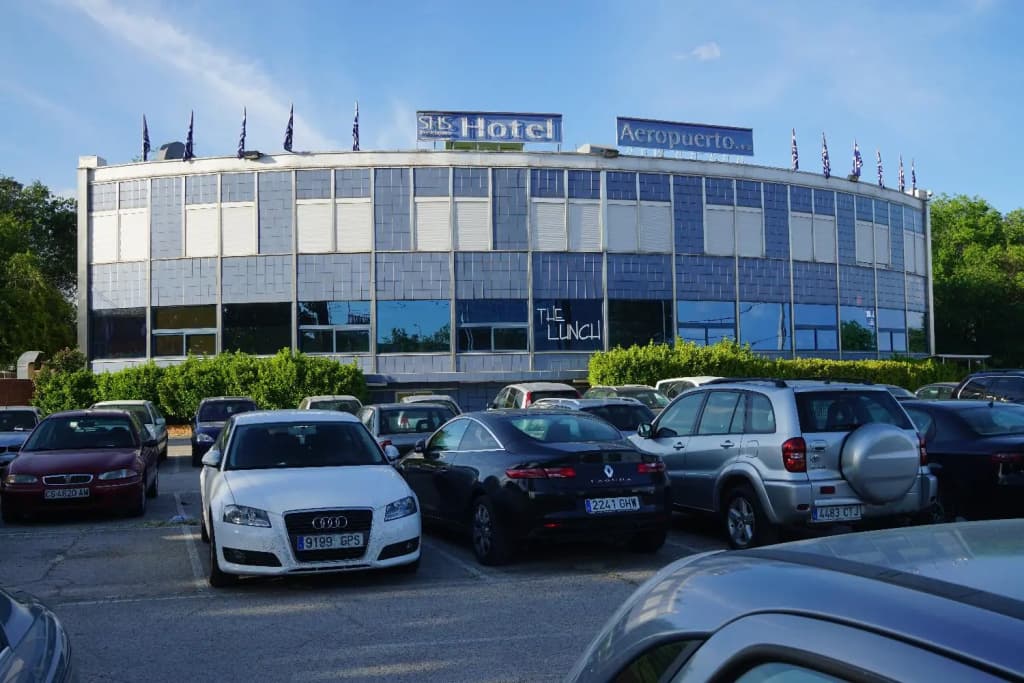 AP Hotel and Parking - photo 1