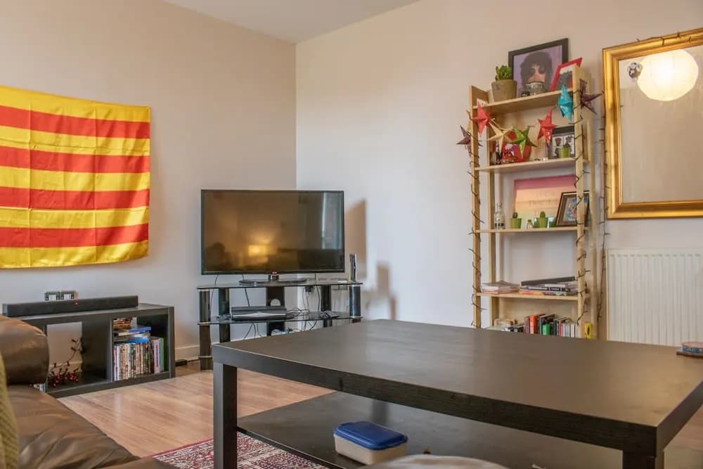 2 Bedroom 2 Bathroom Flat - photo 2