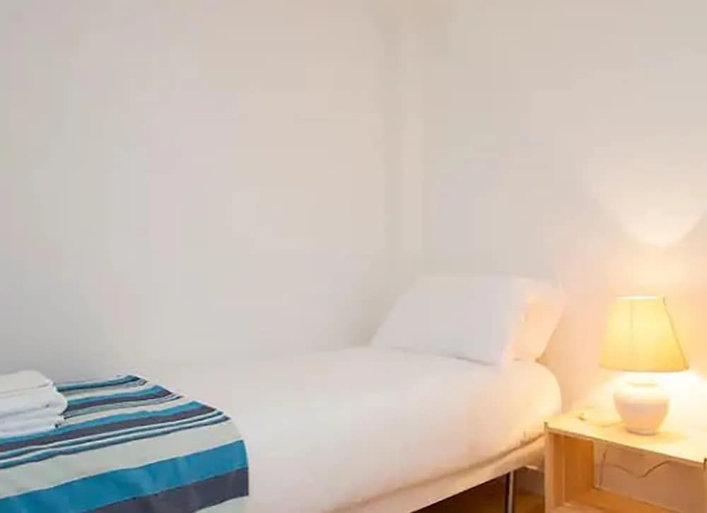 Cool Tailor Made 2 Bedroom Apartment - photo 4