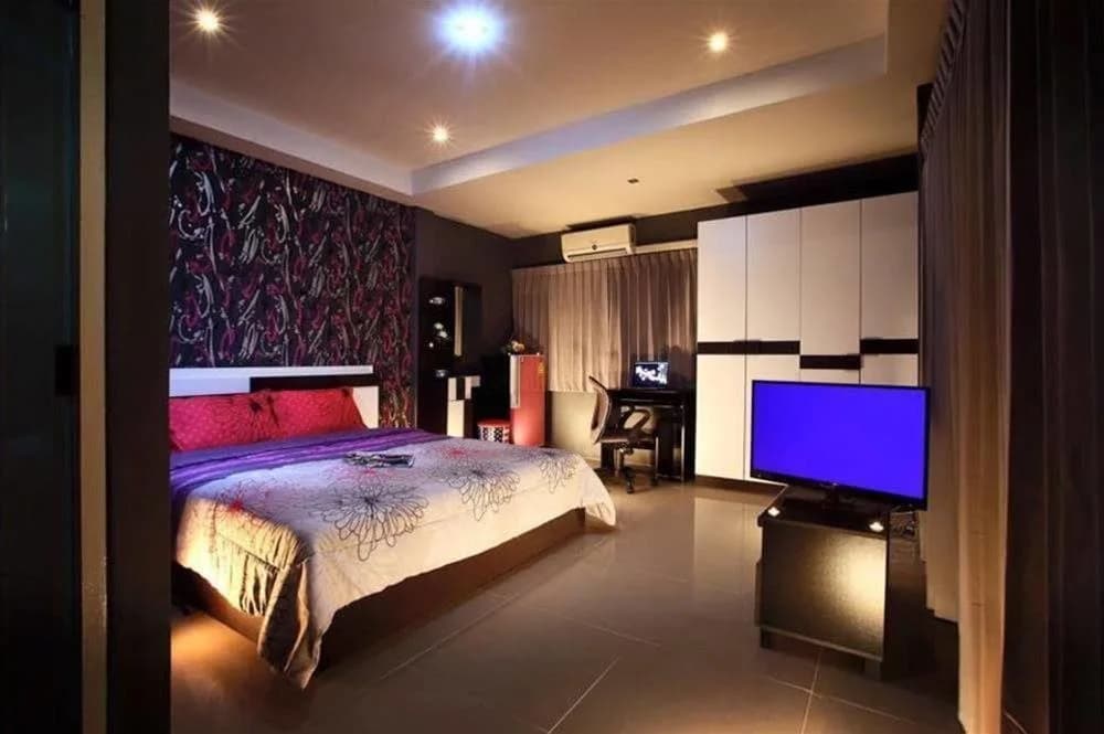 Lancome Plus Hotel - photo 5
