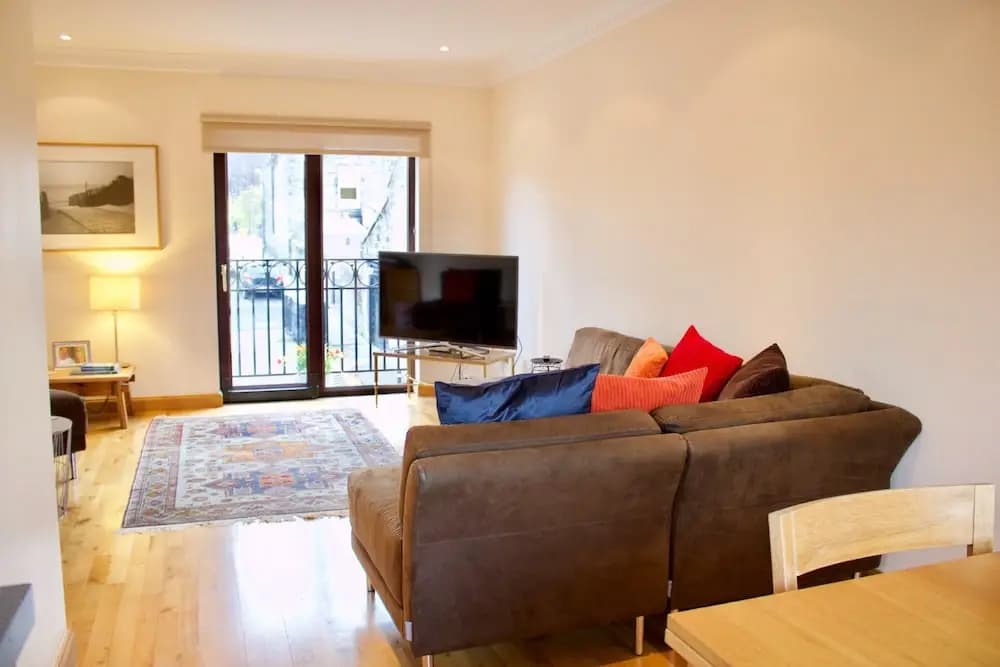 3 Bedroom Mews House - photo 2