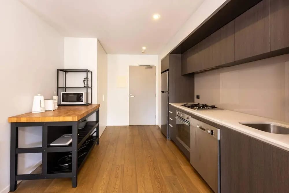 Cozy 1bed Unit in Leafy Carlton - 10 Mins From CBD - photo 6