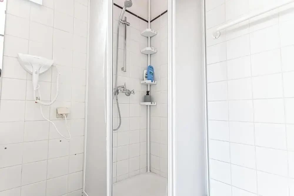 Affordable Stay Prime Location by Danube - photo 7