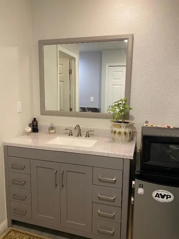 Private Room in Los Angeles w/ AC & WIFI - photo 2