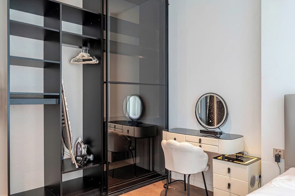 The CREST Premier Residence - photo 2