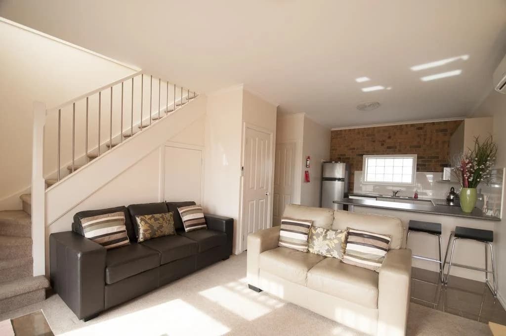 Yarra Glen Racecourse Apartments - photo 2