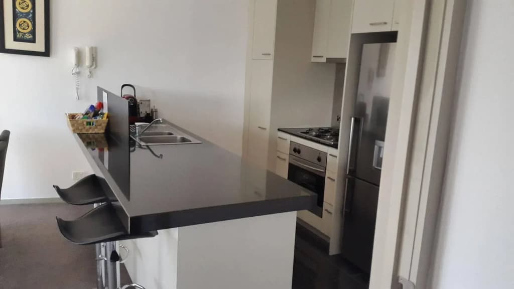 Dockland View Apartment - photo 16
