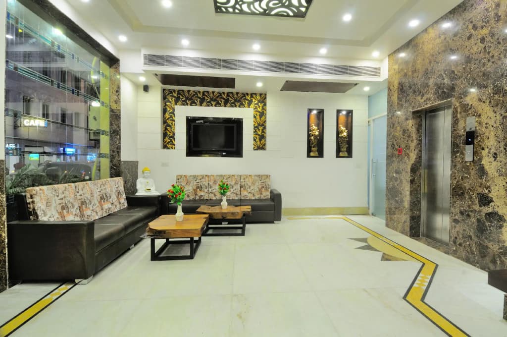Hotel Yuvraj Deluxe - photo 2