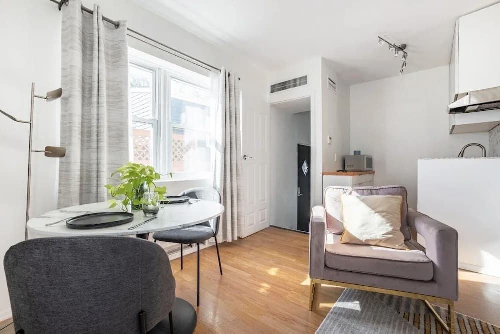 Close To Nyc! Relaxing Quiet Studio In Woodside 1 Bedroom Home by RedAwning - photo 4