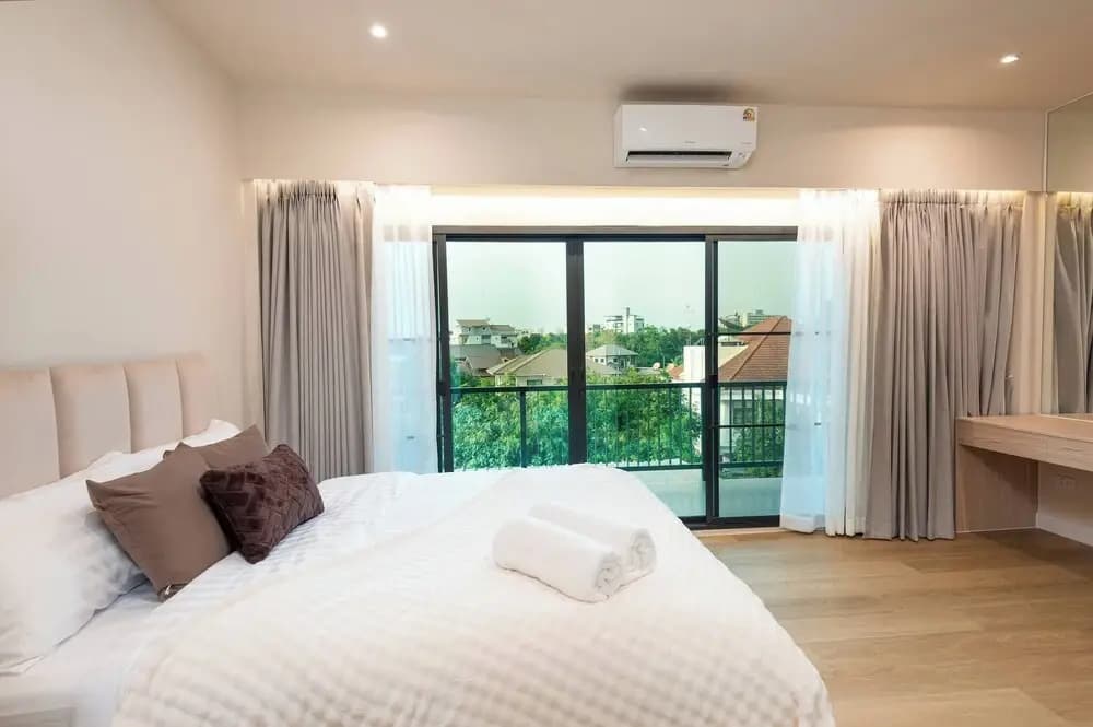 Stylish 5BR Poolhouse & Theater 2mins to BTS - photo 19