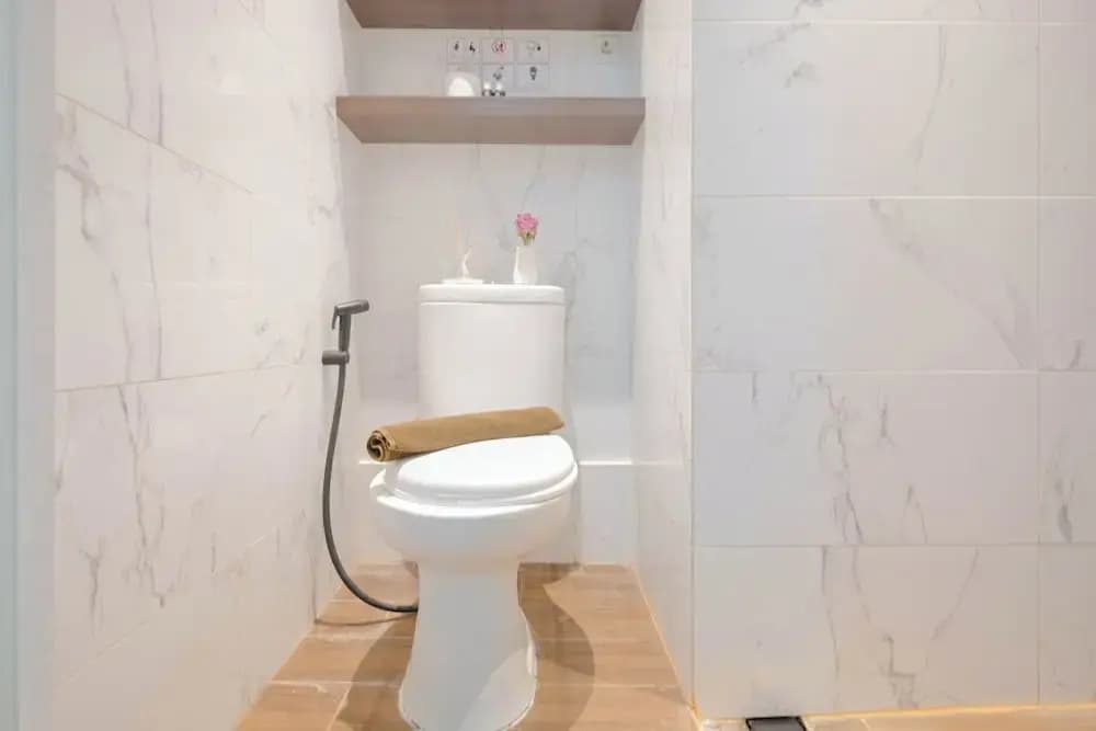 Comfort And Big 1Br At Green Pramuka City Apartment - photo 7