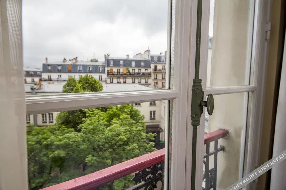 Parisian Apartment at the Foot of Montmartre - photo 7
