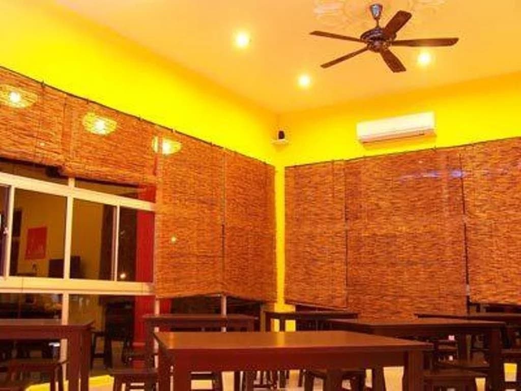 Wau Hotel & Café - photo 7