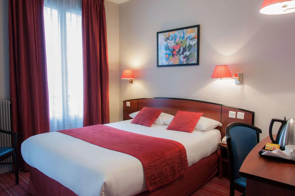 Hôtel Des Deux Avenues - photo 34