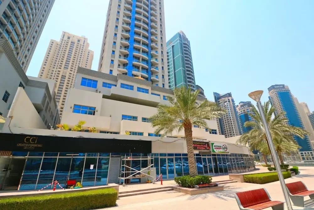 Stunning 3BR Apt. with panoramic Marina views - photo 1