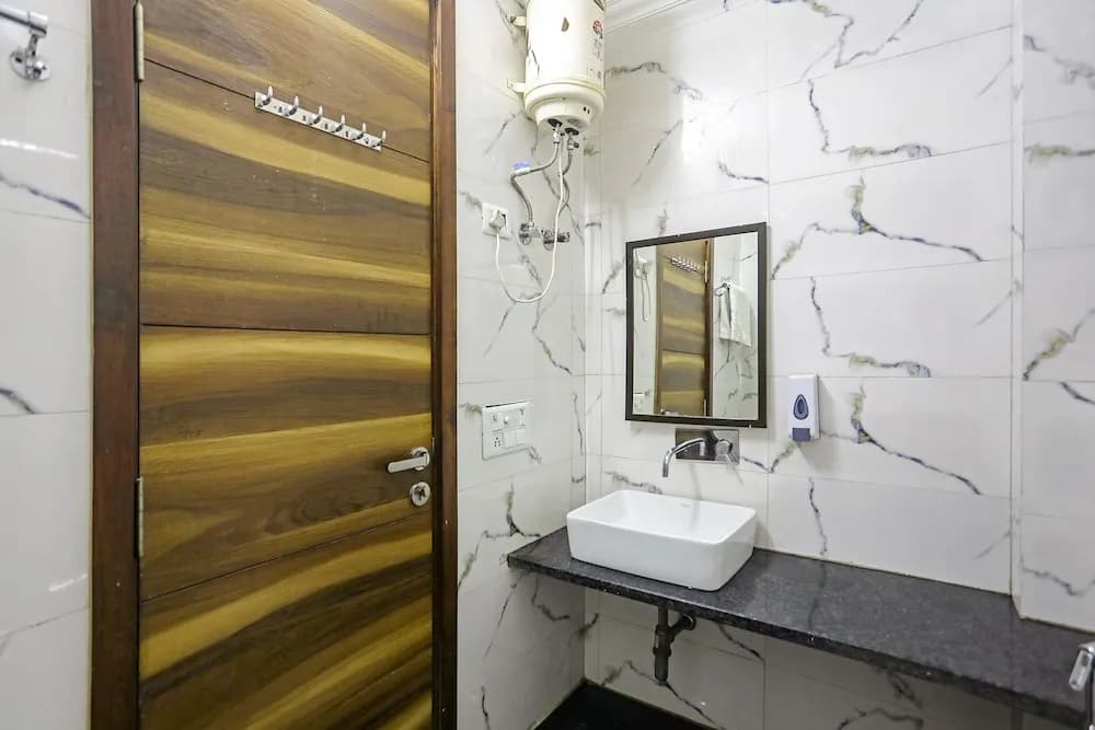 Fabhotel White House Bnb - photo 8