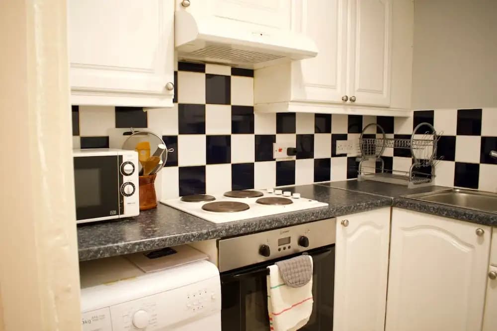 1 Bedroom Flat Next To Leith Links - photo 11