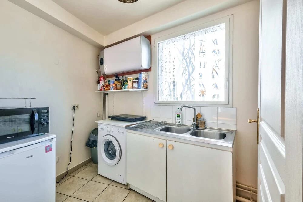 Nice 2 Room Apartment in Paris - photo 14