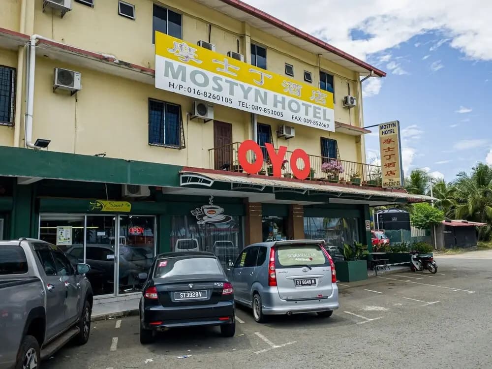 Mostyn Hotel by Oyo Rooms - photo 1