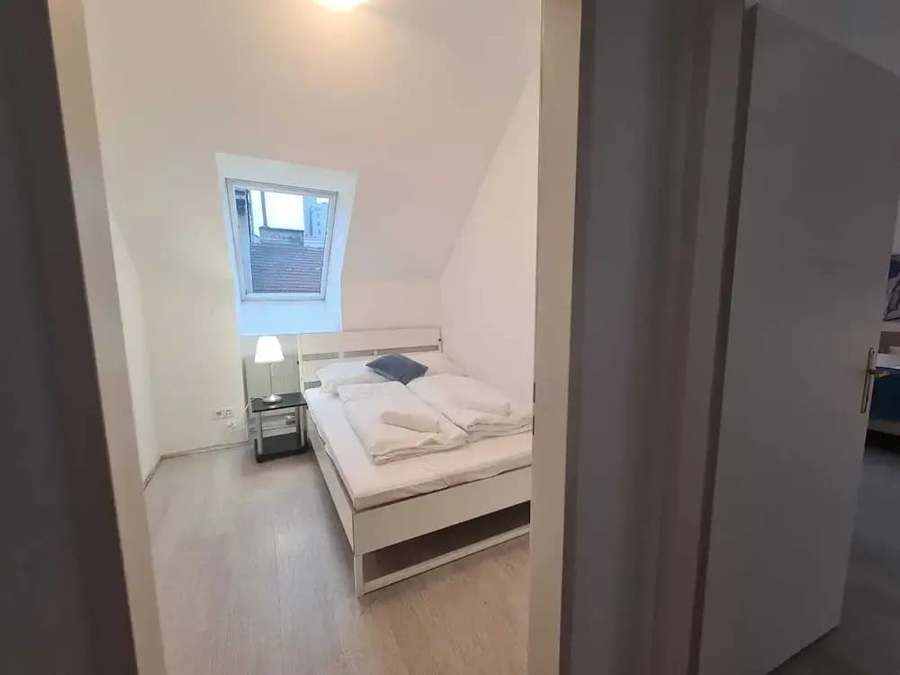 Cozy 3BR Apartment Perfect for Groups - photo 4