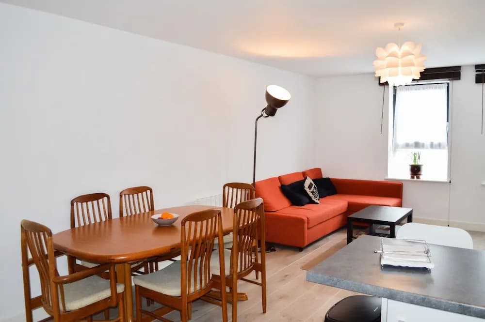 Spacious 2 Bedroom Home - photo 2