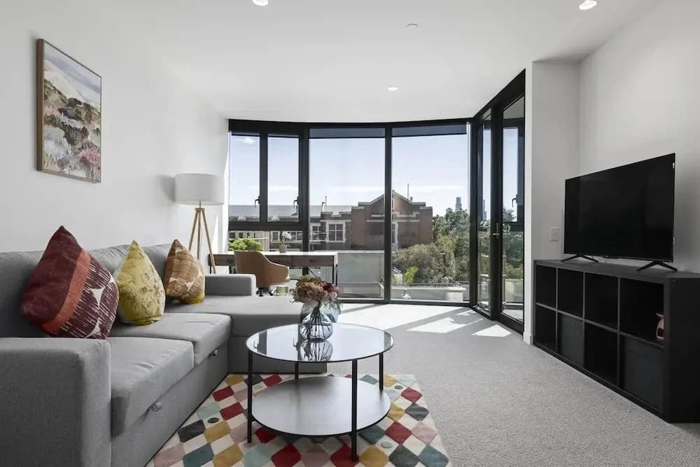 Bright South Yarra Flat With Balcony - photo 5