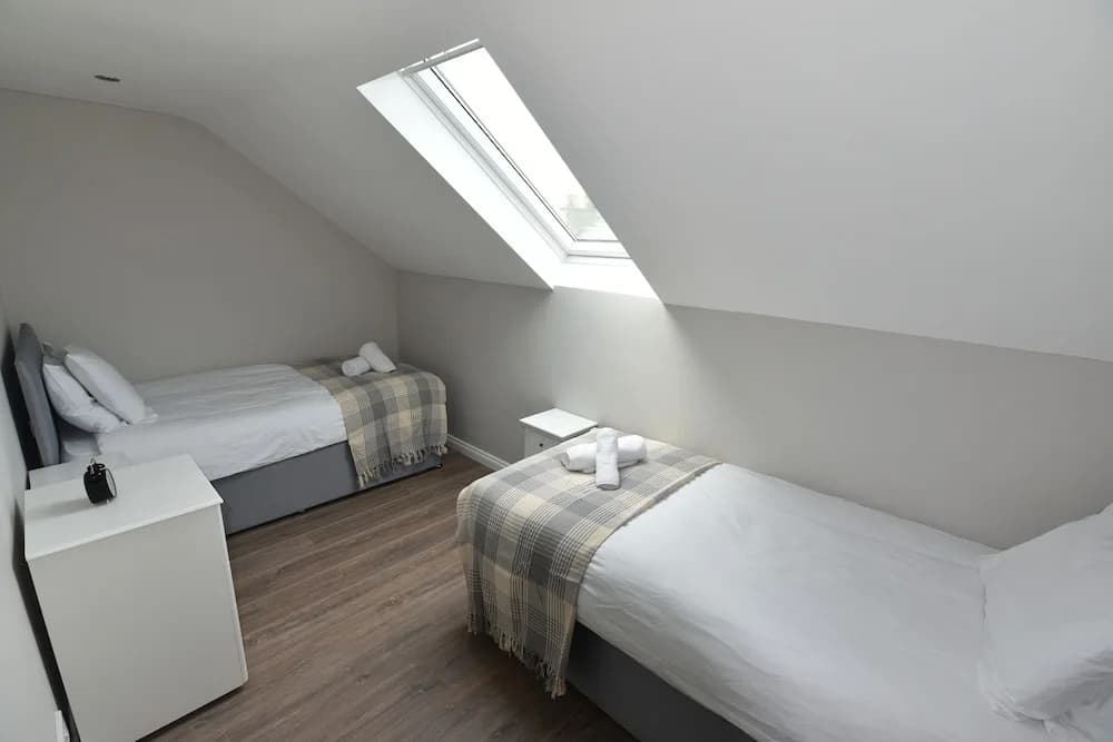 First - Seagate House Apartment - photo 5