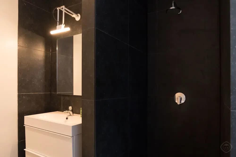 White Room Apartment - photo 9