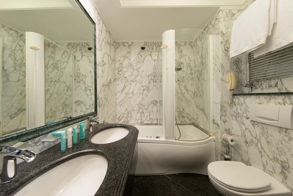 Capitol Hotel - photo 17