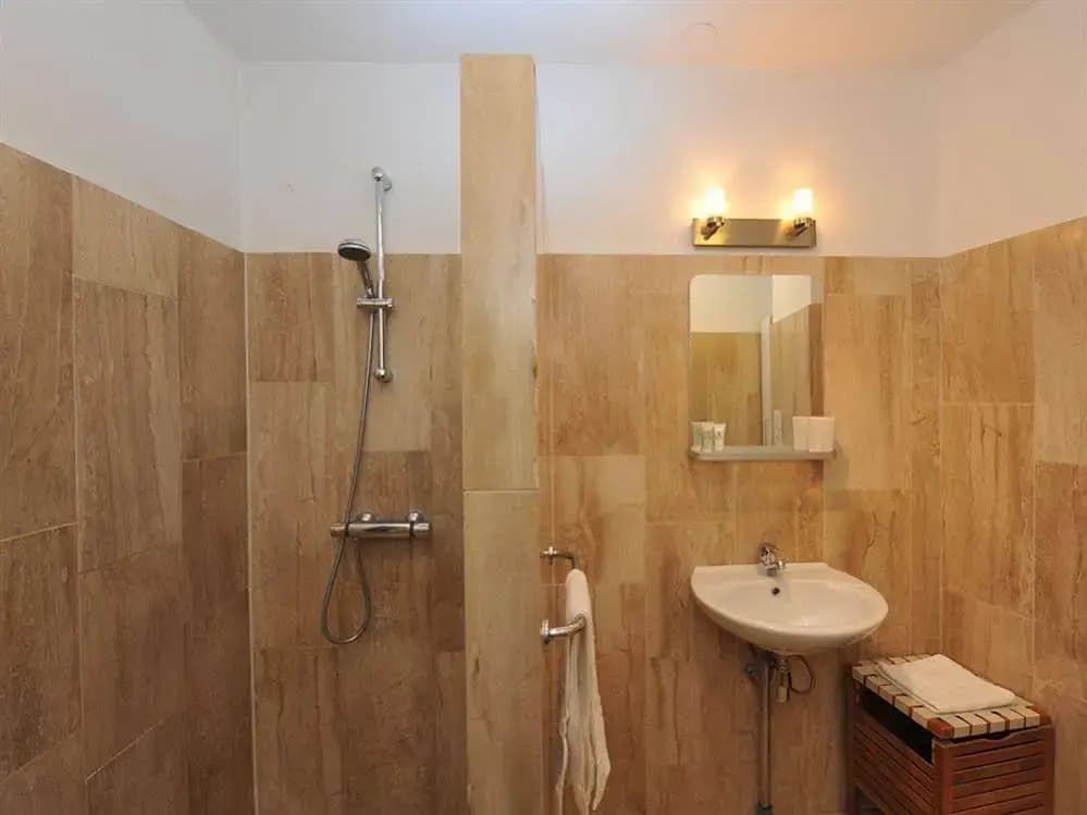 Olympic Stadium Apartment - photo 8