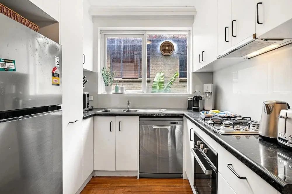 Serene 2-bed Apartment in St Kilda - photo 10