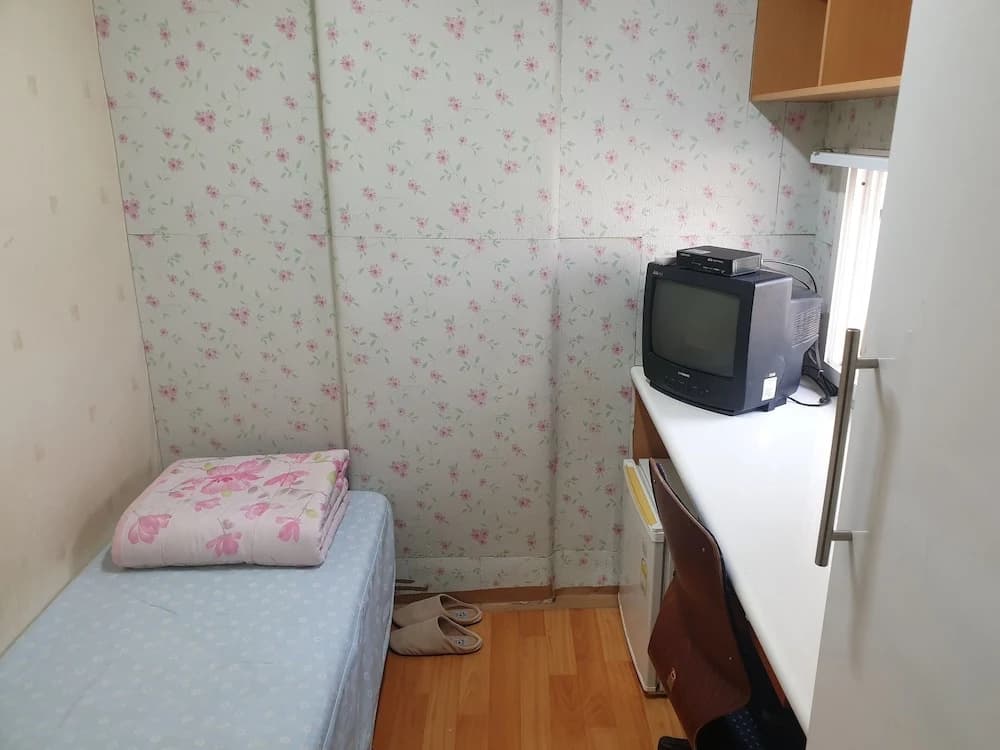 cozy livingtel(female only) - photo 2