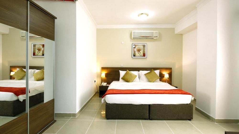 La Villa Inn - photo 2