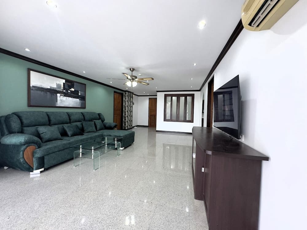 Spacious 2BR Condo - 3 Balconies & Green Views - photo 1