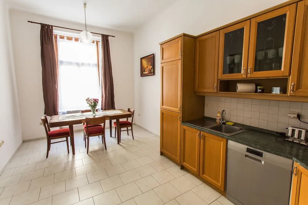 Central Retro Apartment - photo 12