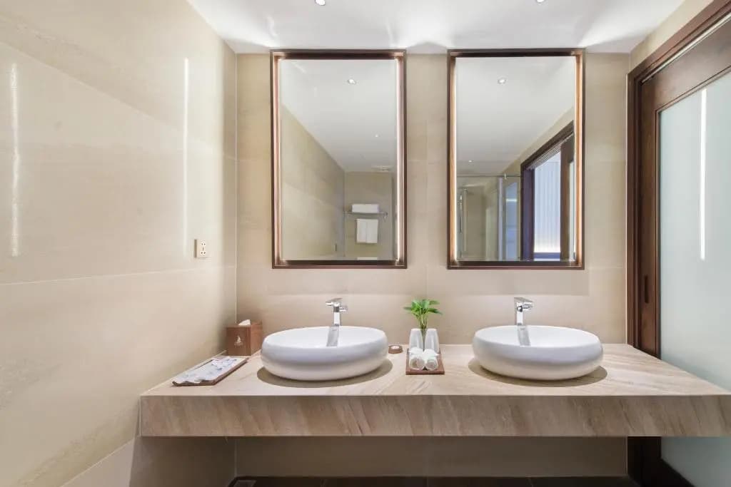 Canvas Danang Beach Hotel - photo 8