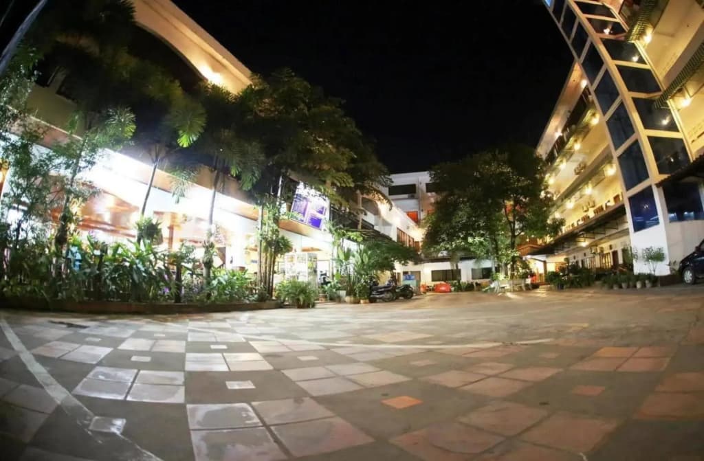 Freedom Hotel - photo 14