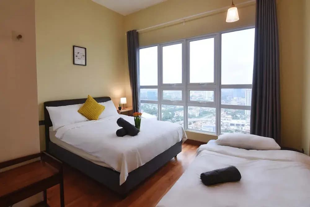 Cozy 1BR Suite at Tritower Steps to JB CIQ - photo 1