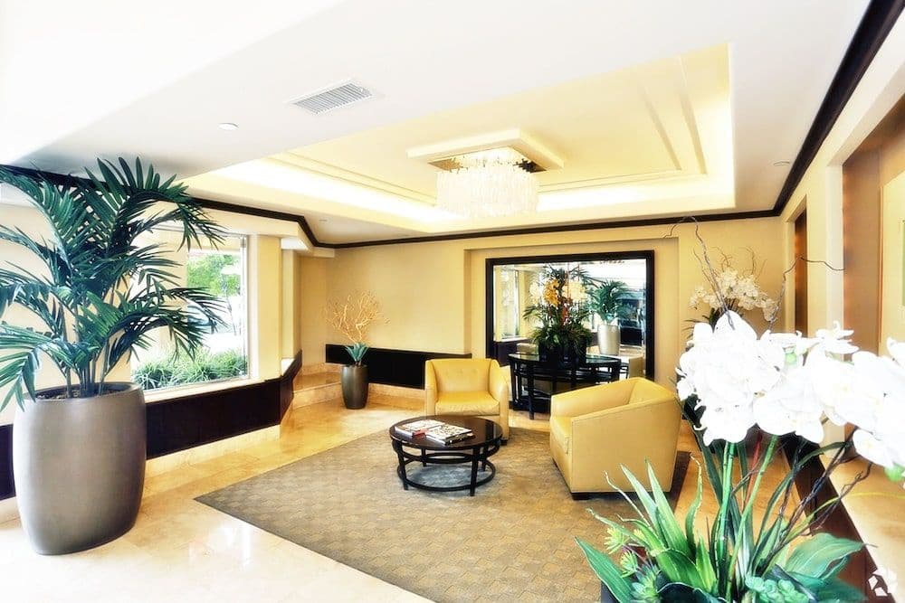 Luxury Suites - Heart of Beverly Hills - photo 2