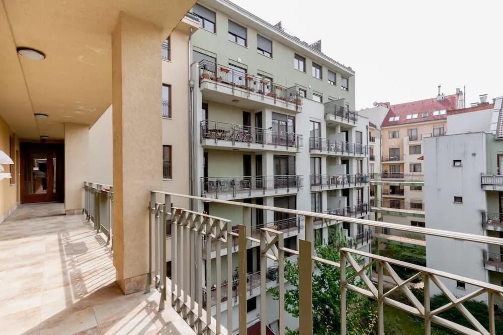 Club 99 Apartments - photo 11