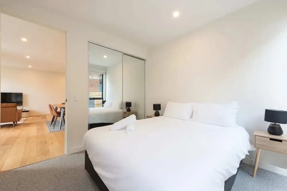 Stylish 3 Bedroom With Free Parking - photo 5
