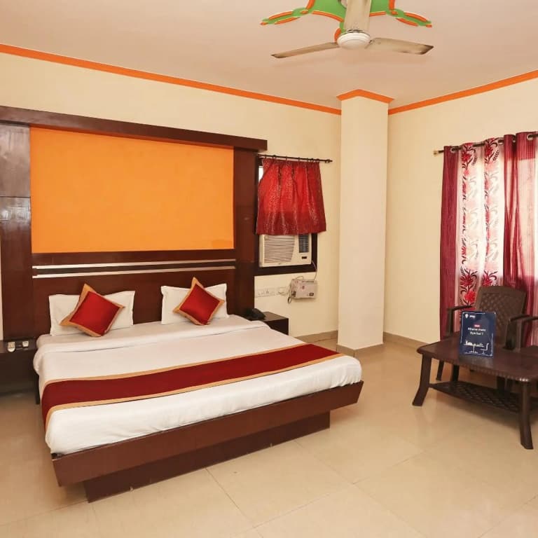 OYO 9726 Hotel Aura Palace Deluxe - photo 15