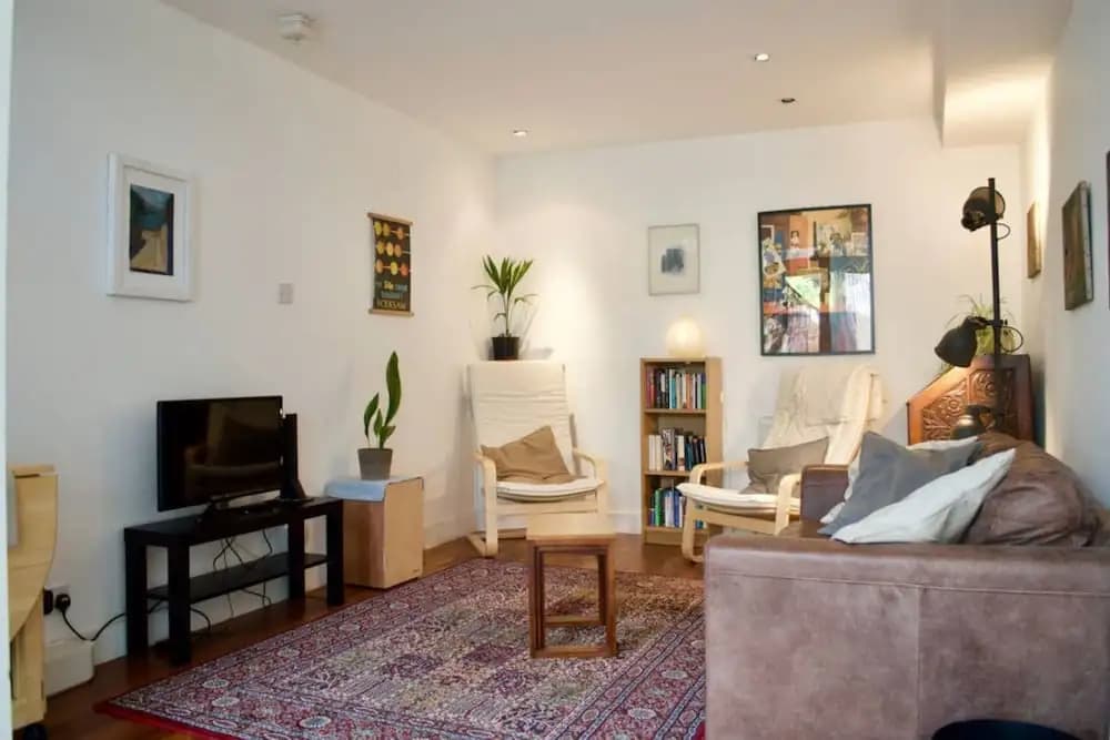 Stylish 1 Bedroom Edinburgh Mews House - photo 8