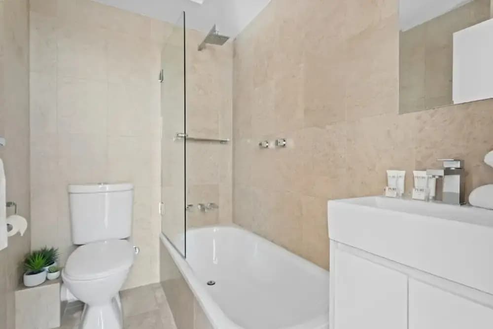 Prime Location 2-bed Apartment With Parking - photo 12