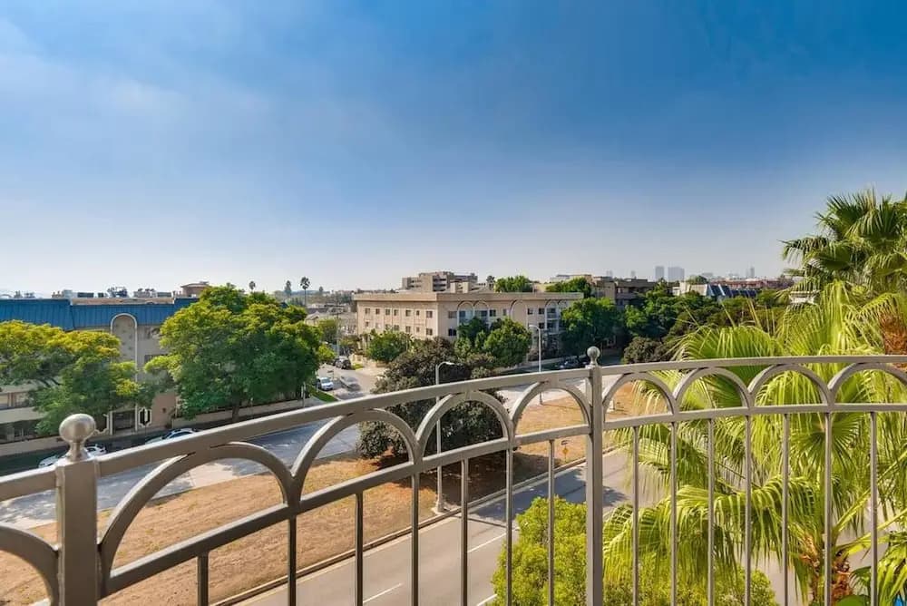 Beverly Hills Privilege - photo 12