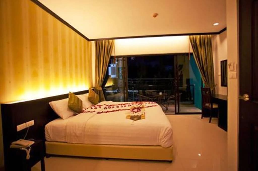 Kata Green Beach Hotel - photo 3