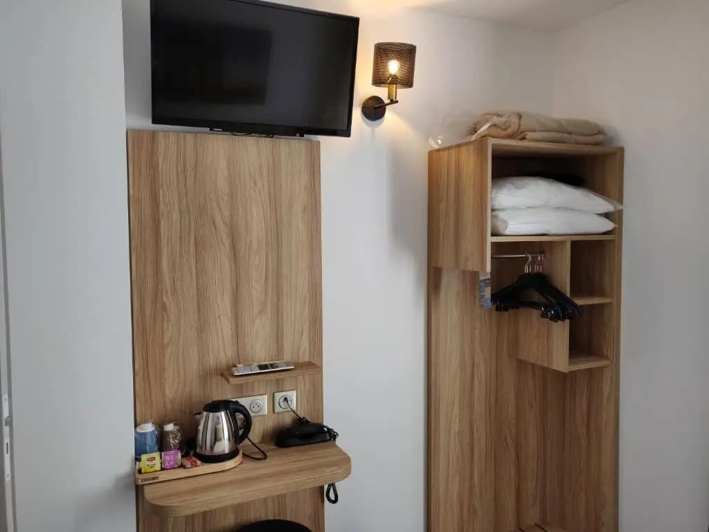 Hôtel Kyriad Paris 10 — Canal Saint Martin-République - photo 28