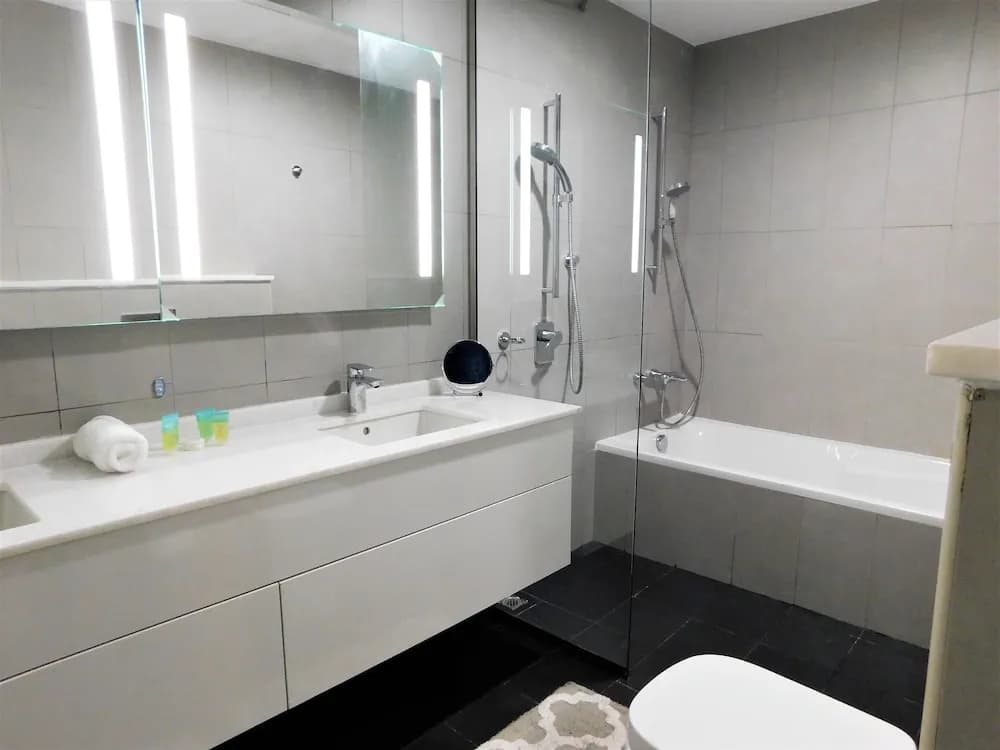 Luton Vacation Homes Royal Bay by Azizi - photo 7
