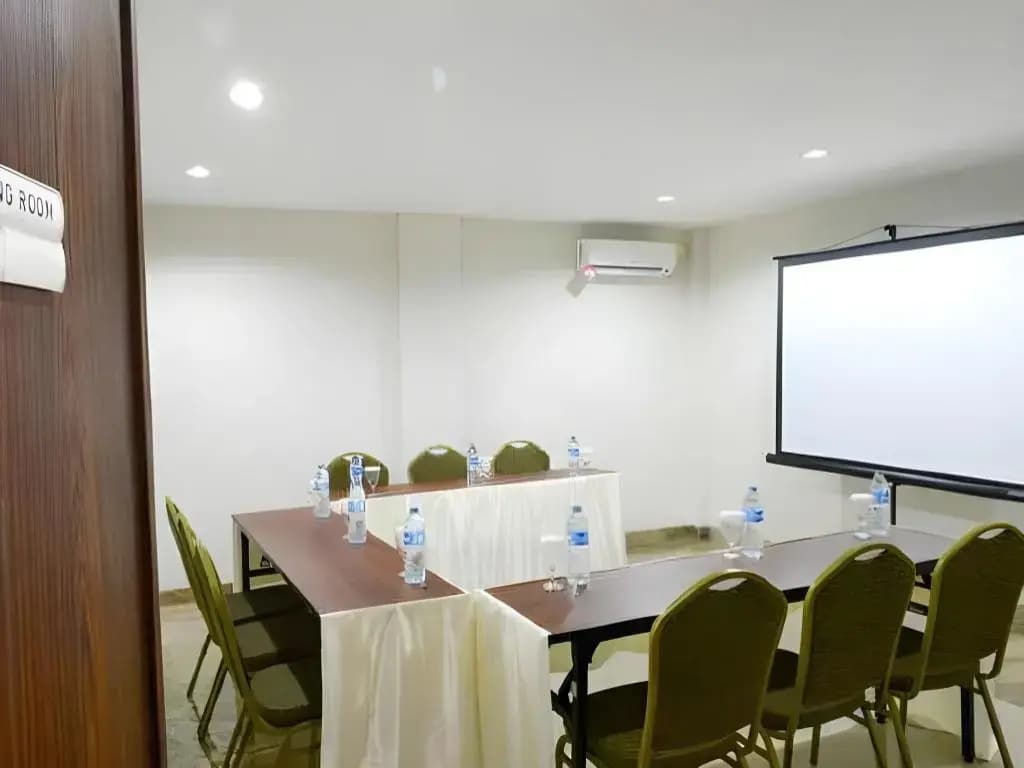 RedDoorz Plus @ TB Simatupang - photo 15